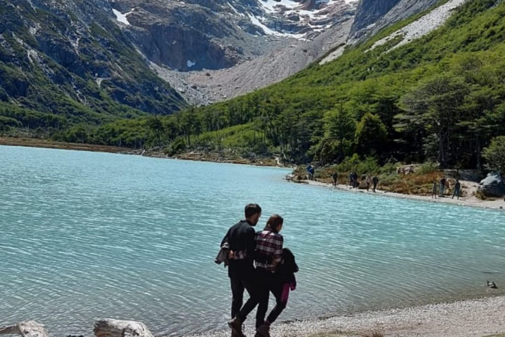 Laguna Esmeralda caminata por la orilla